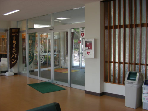 大学会館（2階西側入口）の画像