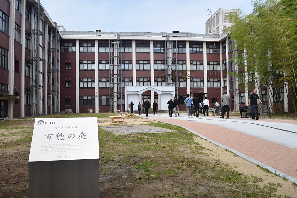 hyakusuinoniwa05.png