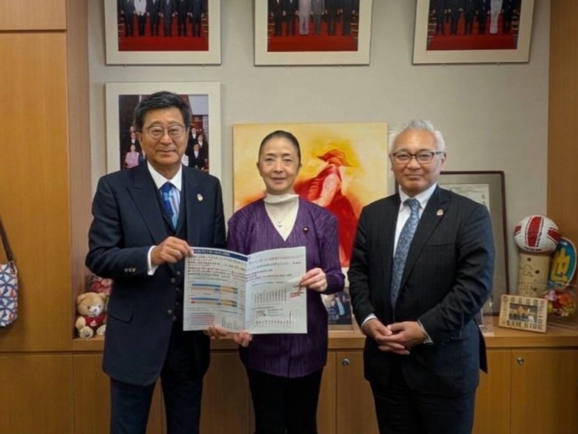 浮島とも子衆議院議員事務所にて